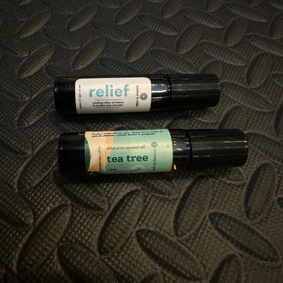Bundle: bombay & cedar relief and tea tree diluted in coconut oil roll-ons 🌿🥥 - Picture 1 of 3
